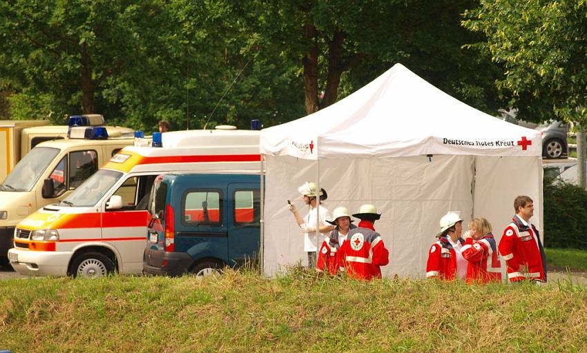 Schwerer Unfall mit Reisebus Lohmar Donrather Dreieck P169.JPG